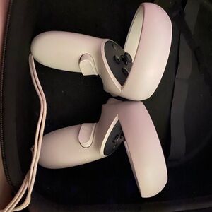 Meta Quest 2 with Traveling Case